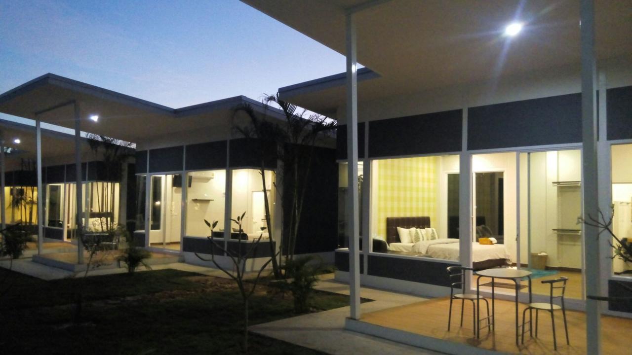 Bluemoon Riverside Phibun Mangsahan Exterior photo